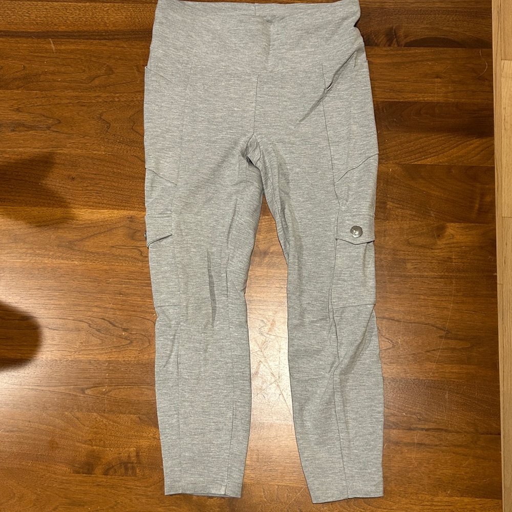 Cabi Light Gray cropped Cargo Leggings